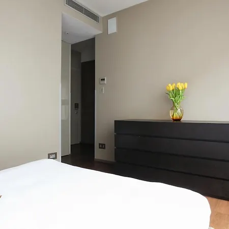 Nj & San Pietro All'orto 6 * Milano