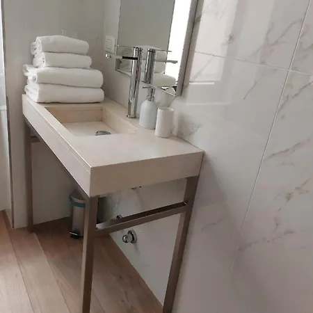 Lägenhet Nj & San Pietro All'orto 6 *